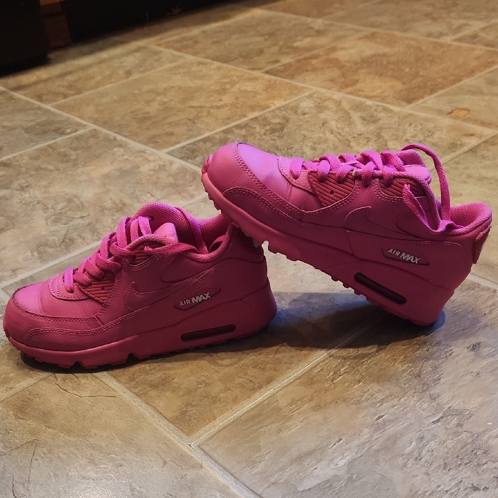 Adorable Nike Kids Air Max Fuchsia Sneakers 3Y